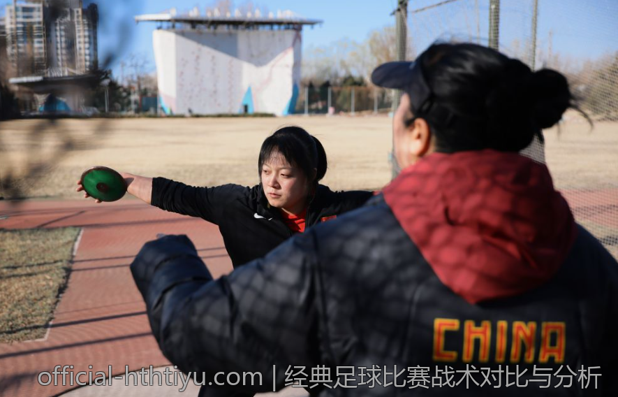 经典足球比赛战术对比与分析